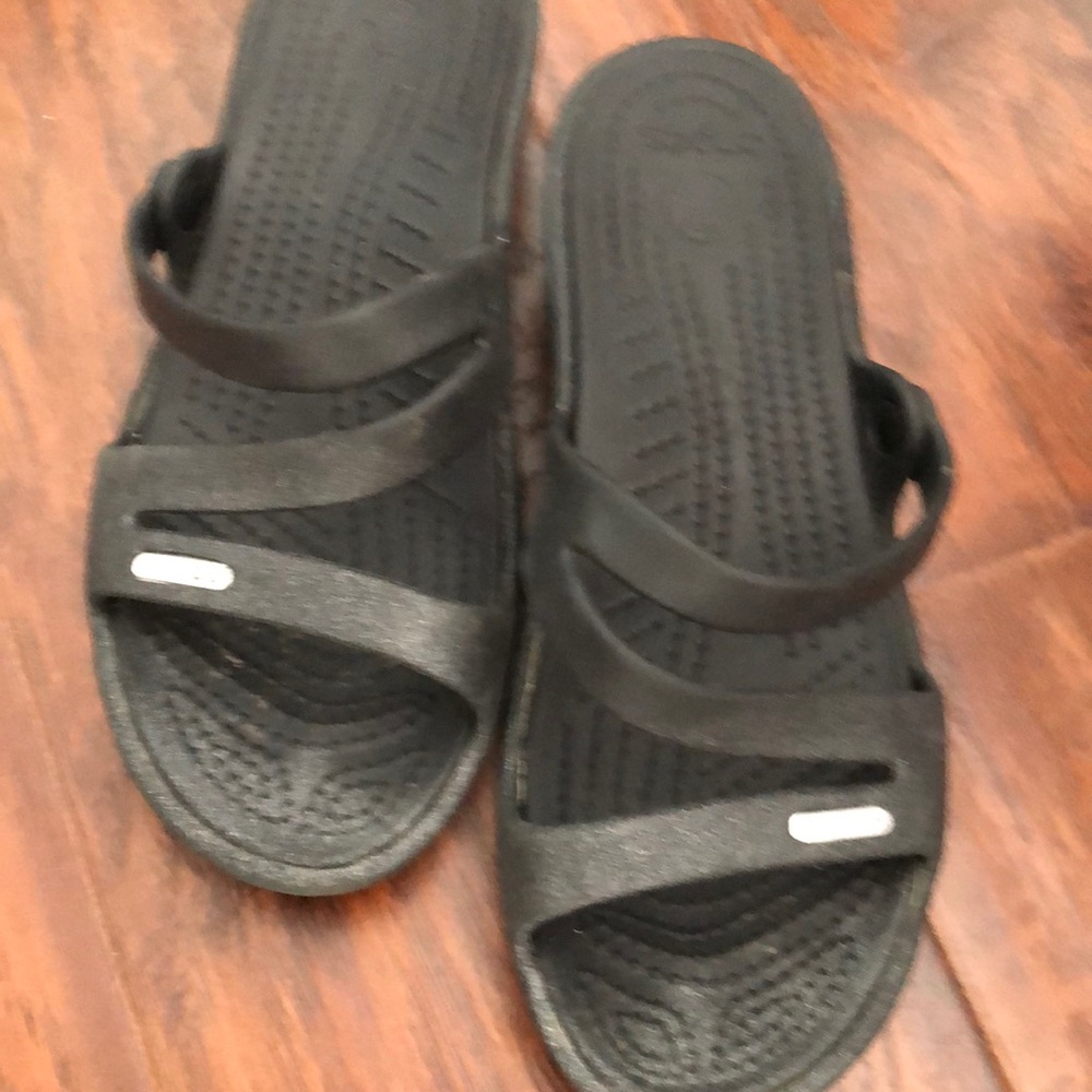 Sz6 crocs